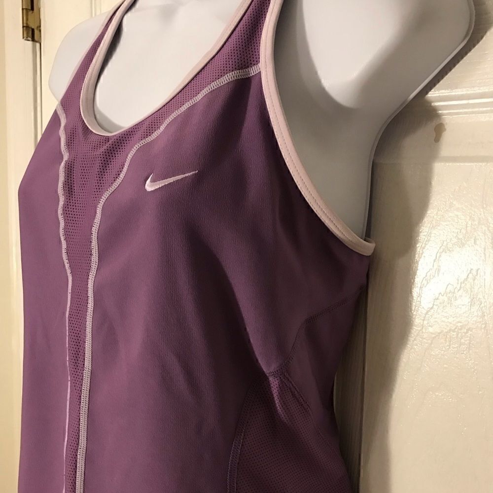 🌈Nike M Running/ Work Out Top With Bra! - Picture 4 of 7